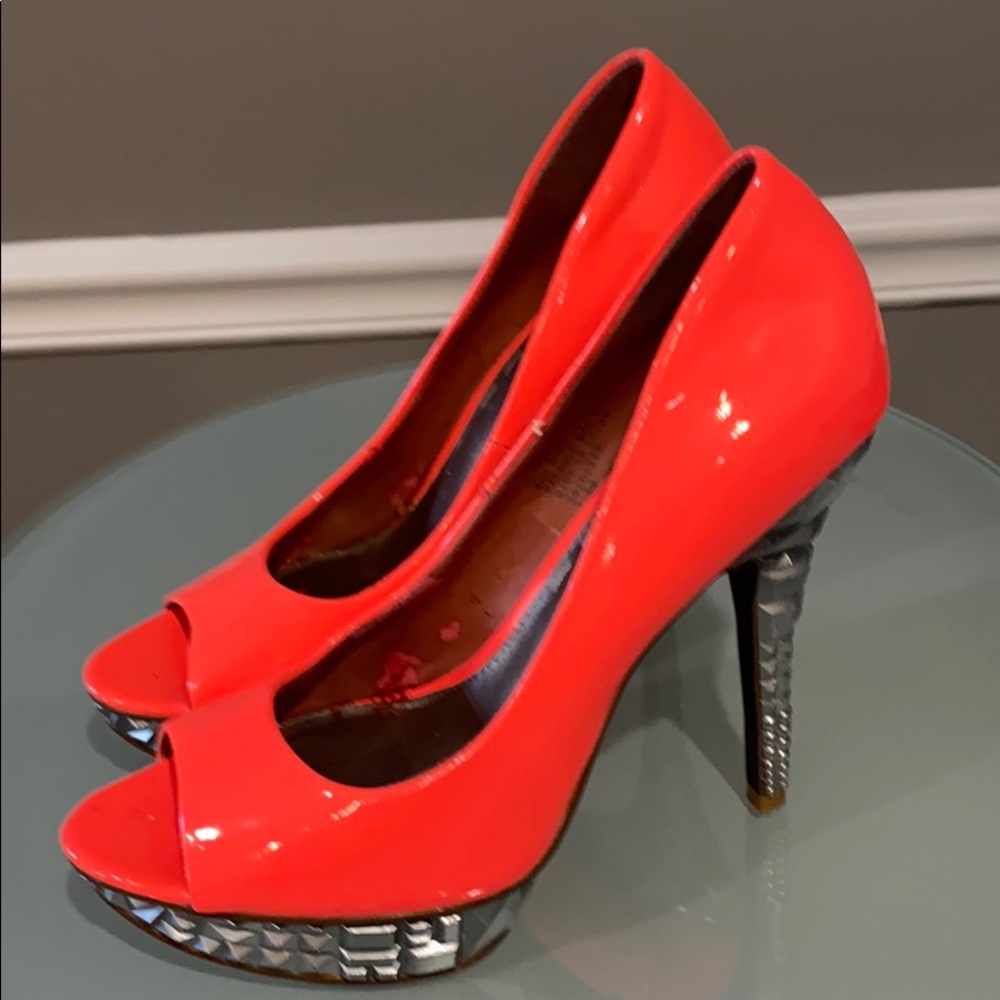 Shoe - Picture 3 of 3